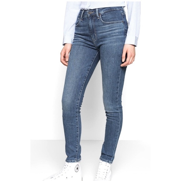 Levi’s - Picture 1 of 5